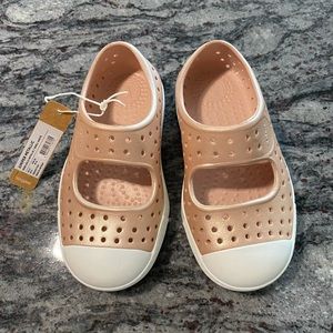Rose gold toddler shoes size 7 NWT